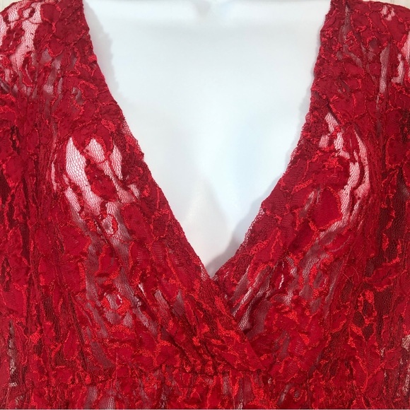 Torrid Red Lace V-Neck Overlay Stretch Blouse 2X - Picture 2 of 6